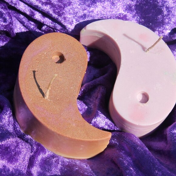 Yin Yang Candle Set in Pink and Gold - Picture 3 of 8